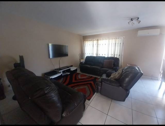 3 BEDROOM FLAT FOR SALE IN PINETOWN CENTRAL